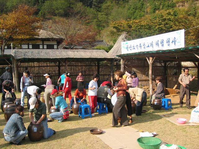 지난해 열린 한산소곡주 담그기 체험행사