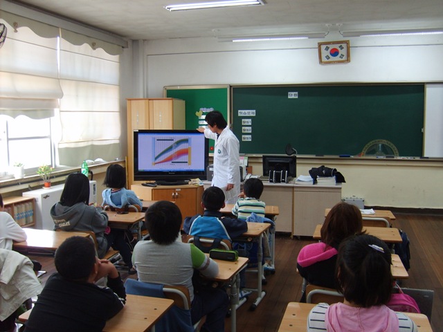 마산초 학생들을 대상으로 진행한 소아성장교육