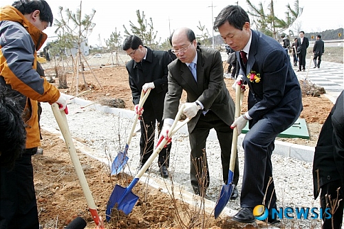 서천군 조류생태전시관에서 ‘2011 세계 물의 날 행사’ 기념수 식재