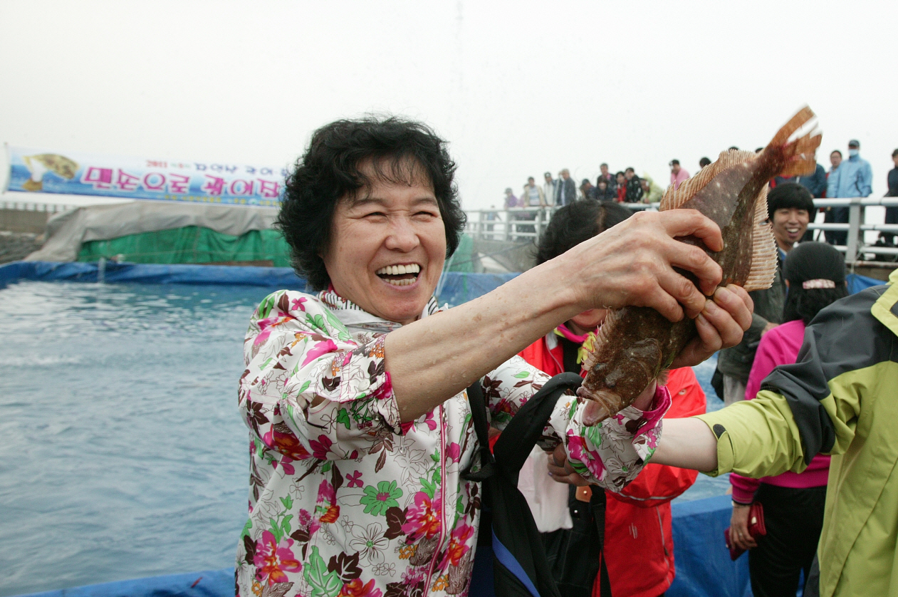 서천군, 광어 도미 축제 인파로 주말 북새통